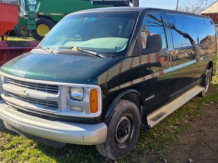 2000-chevrolet-3500-image-2