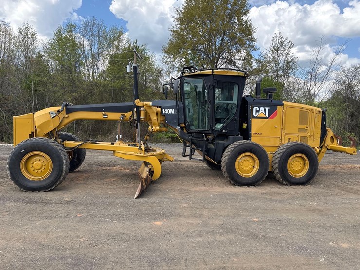 2011-caterpillar-140m2-vhp-plus-image-2