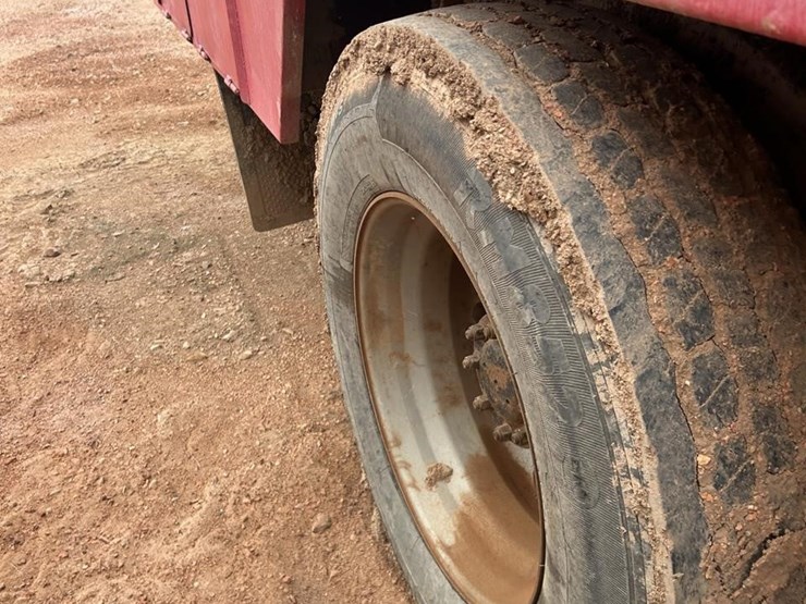 2004-peterbilt-357-image-14