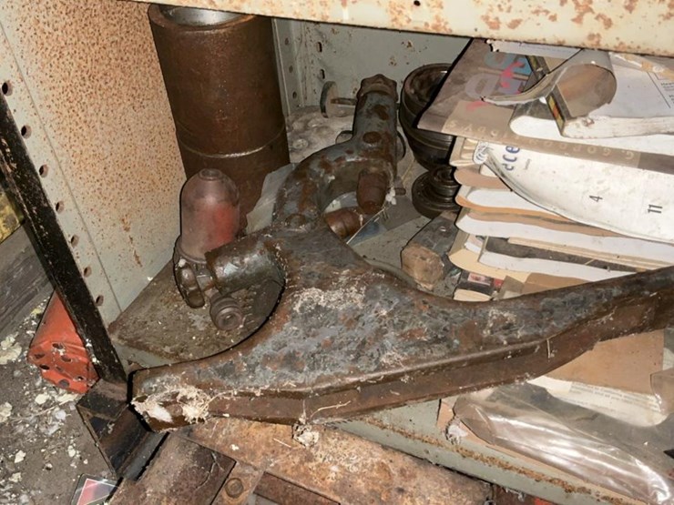 #231-•-parts-shelf-and-contents-image-10