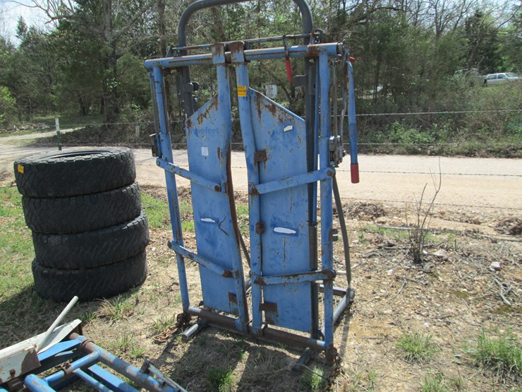 #44067-•-priefert-head-gate-image-1