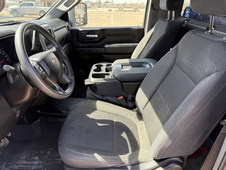 2022-chevrolet-silverado-3500hd-image-14