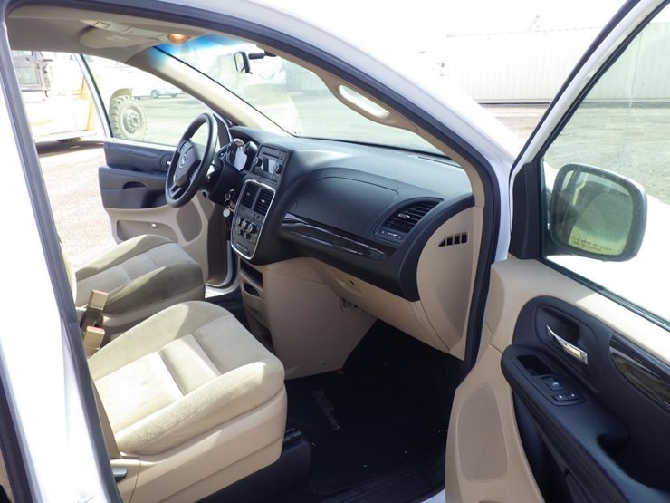 2015-dodge-grand-caravan-image-6