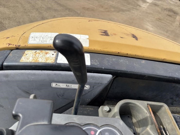 2010-caterpillar-303-image-36