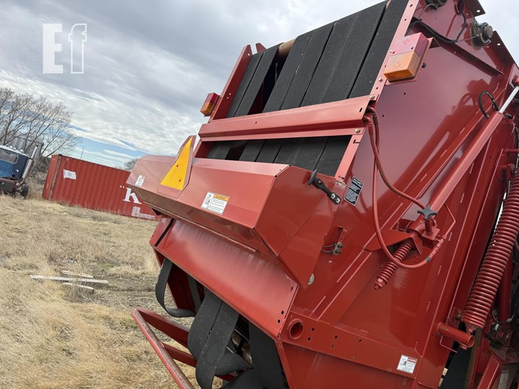 new-holland-br7090-image-2