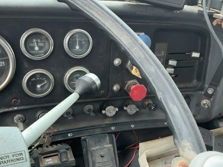 1984-gmc-9500-image-27