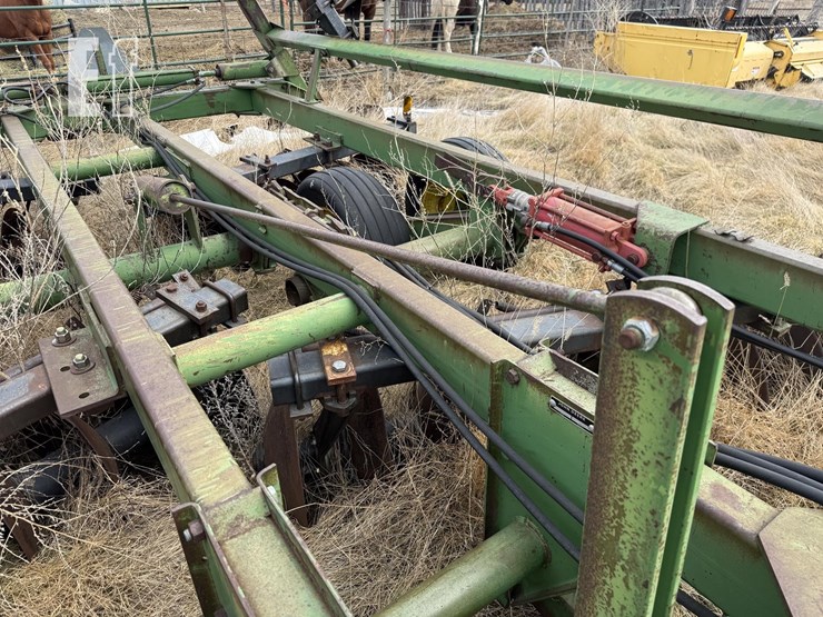 john-deere-230-image-2