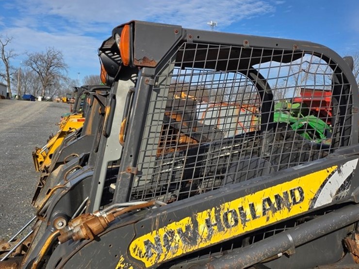 new-holland-l220-image-25