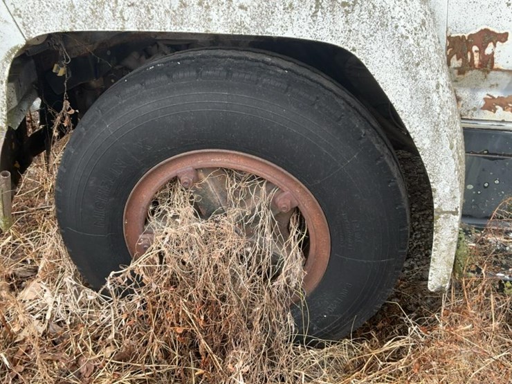 #301-•-1980-ford-k604-flatbed-truck-image-39