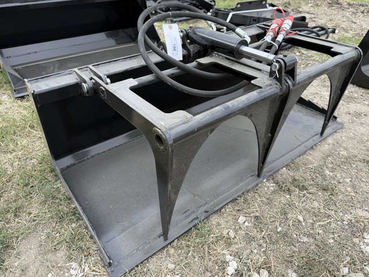 #190-•-mini-skid-steer-44"-plate-grapple-image-1