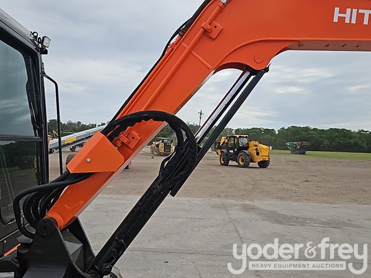 2011-hitachi-zx50u-3f-image-15