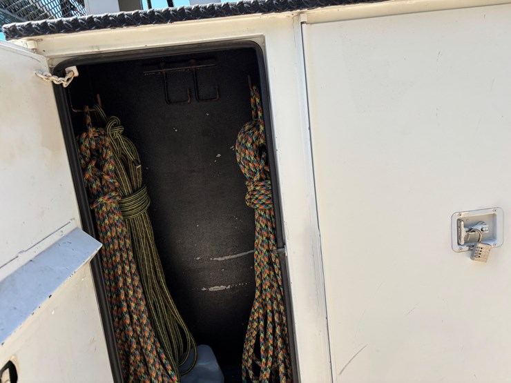 2010-ford-f750-image-9