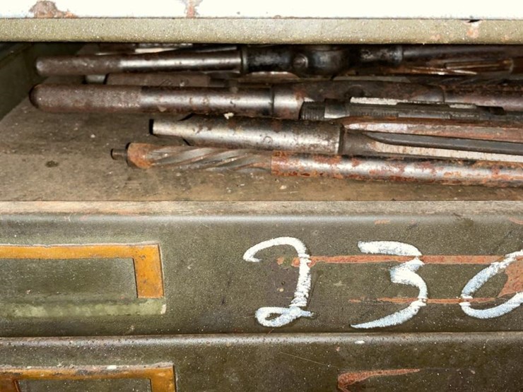 #230-•-tool-chest-and-rubber-sheet-image-10