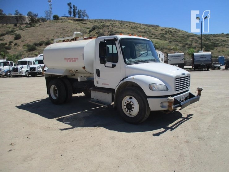 2014-freightliner-business-class-m2-106-image-2