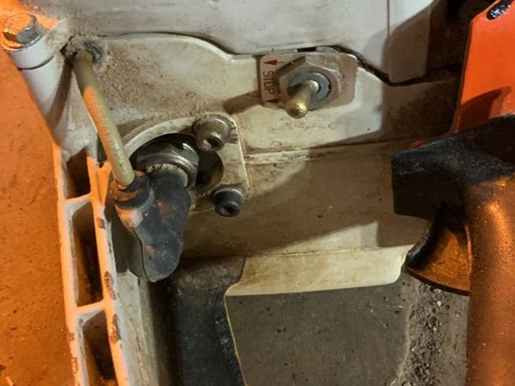 #111-•-stihl-041av-farmboss-chainsaw-image-13