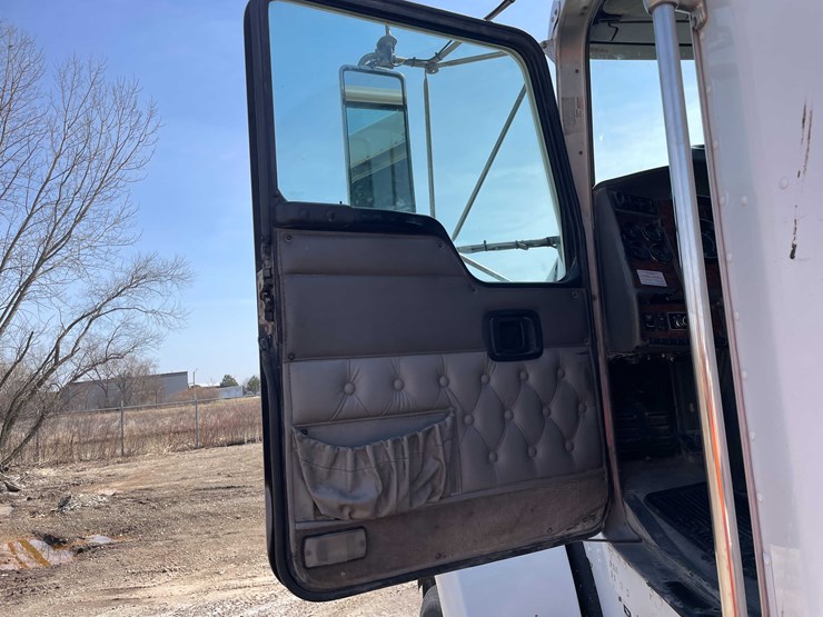 2004-kenworth-t800-image-61