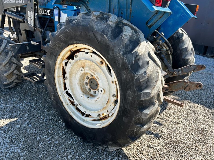 new-holland-5640-image-16