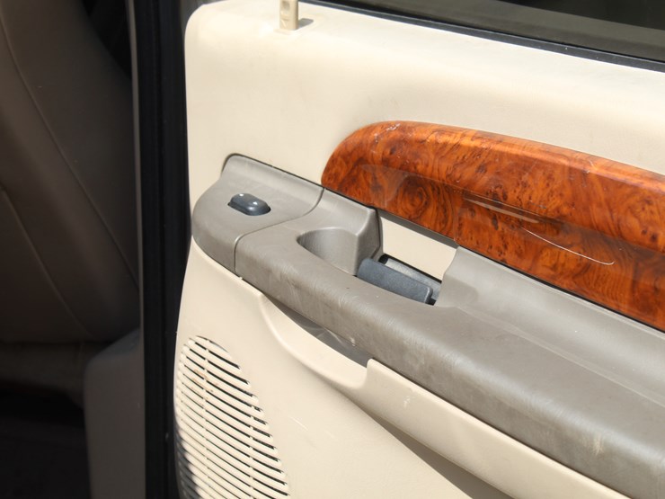 2002-ford-excursion-image-9