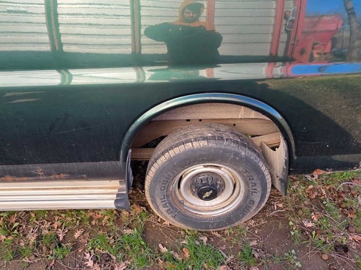 2000-chevrolet-3500-image-10