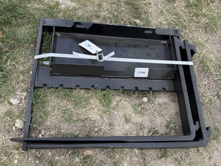 #186-•-mini-skid-steer-30"-forks-image-2