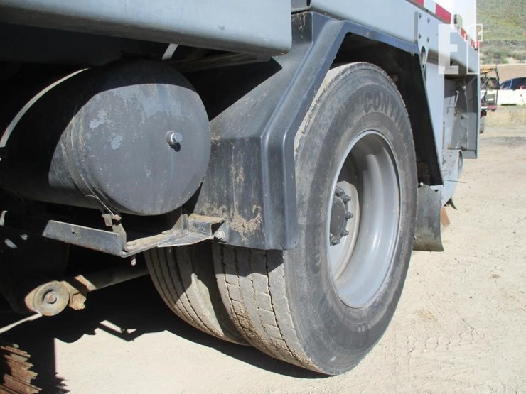 2004-gmc-t7500-image-20