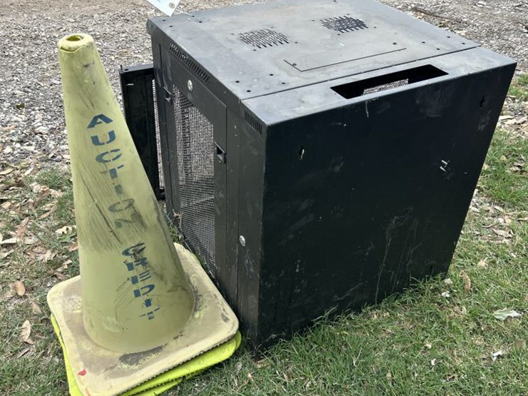 #89-•-cyber-power-cabinet-w/-cones-image-2