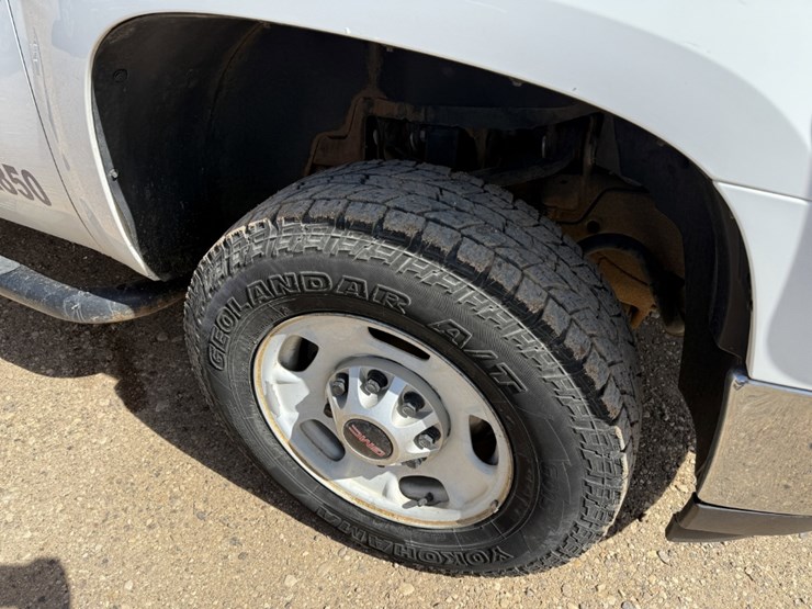 2013-gmc-sierra-2500hd-image-11