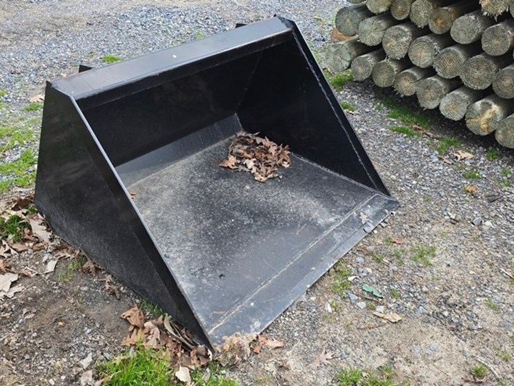 new-jmr-36"-mini-skidloader-bucket-image-4