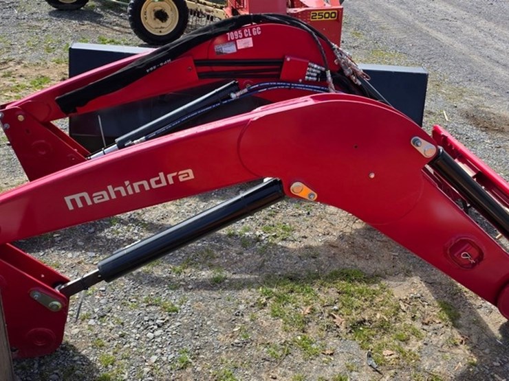 new-mahindra-7095clgc-euro-loader-image-6