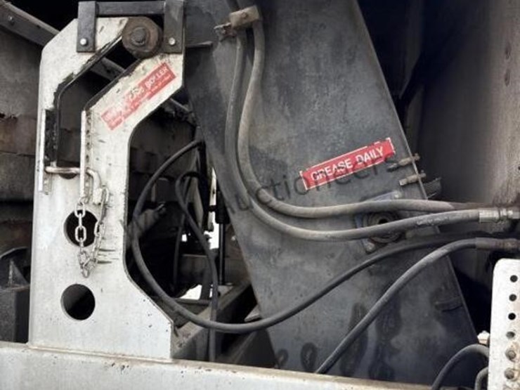 2001-freightliner-fc70-image-16