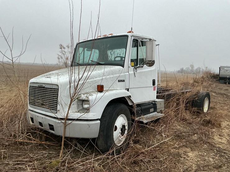 1995-freightliner-fl70-image-1