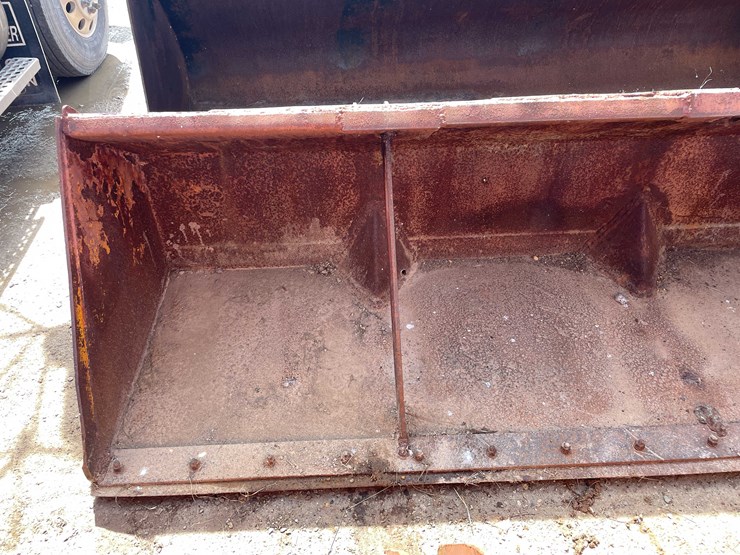 #5685-•-pin-on-bucket-image-10