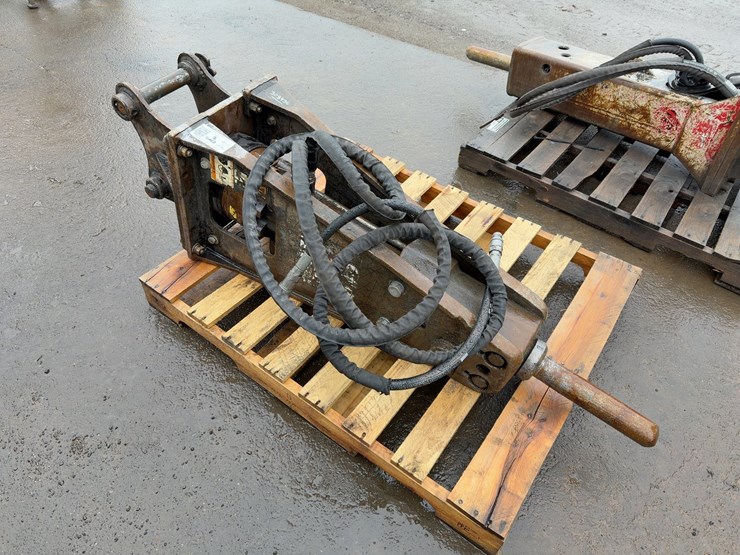caterpillar-hydraulic-breaker-hammer-image-1
