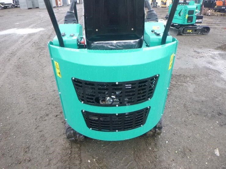 2026-agt-h15r-hydraulic-excavator-image-17