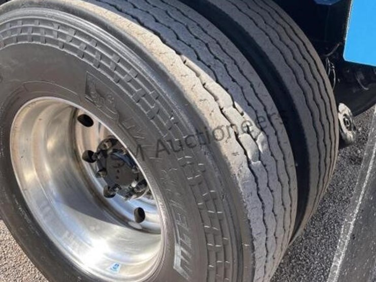 2018-peterbilt-520-image-8