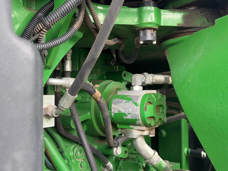 2013-john-deere-9560r-image-22