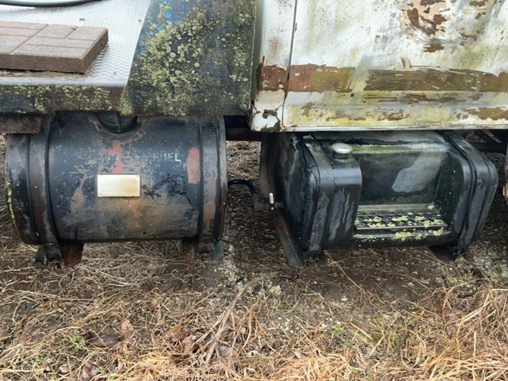 #301-•-1980-ford-k604-flatbed-truck-image-44