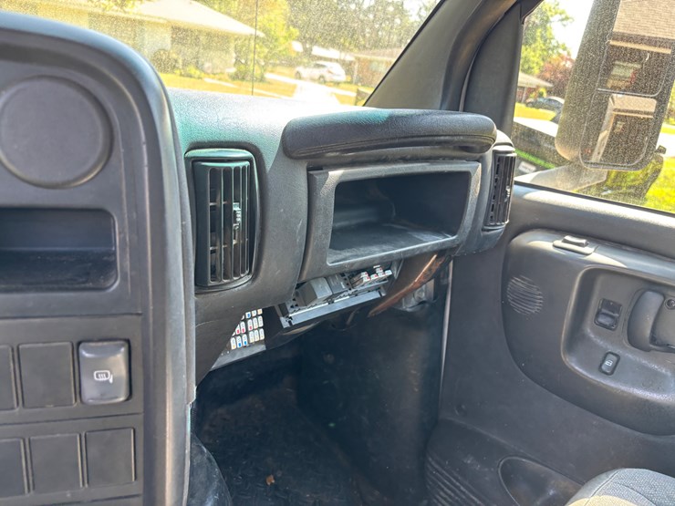 #300-•-2006-gmc-c6500-forestry-chip-truck-image-26