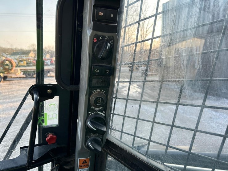 2023-new-holland-c337-image-21