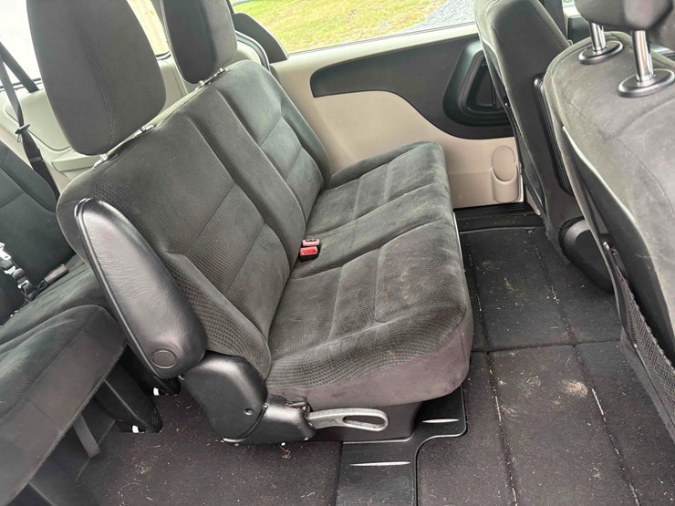 2015-dodge-caravan-image-12