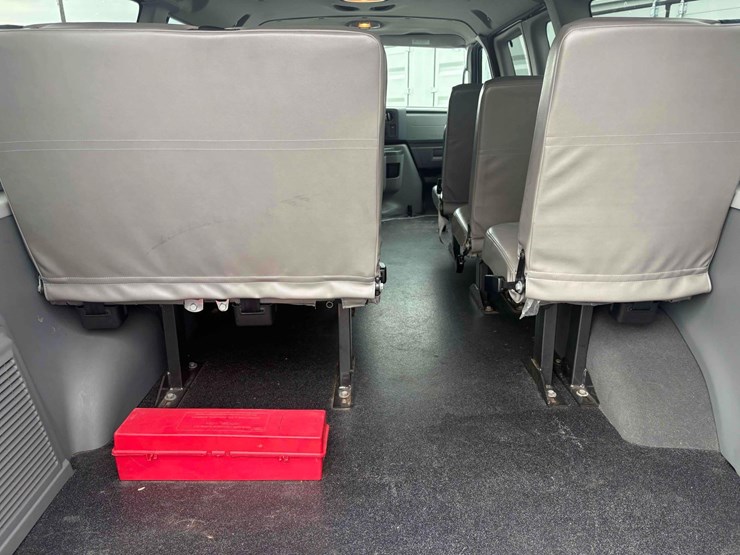 2011-ford-e350-image-11