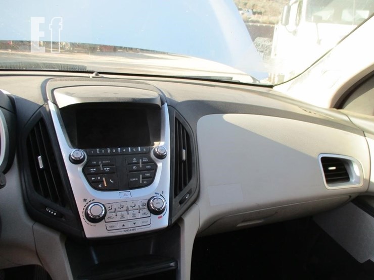 2016-chevrolet-equinox-ls-image-9