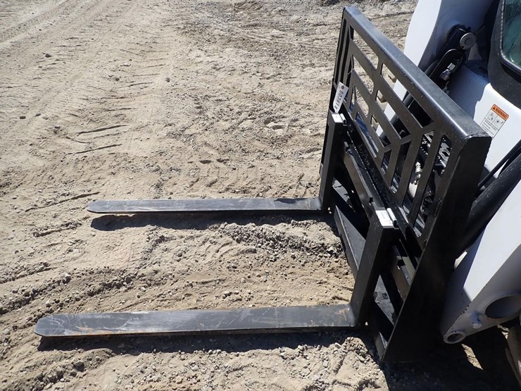 wildcat-48"-skid-steer-pallet-forks-image-4