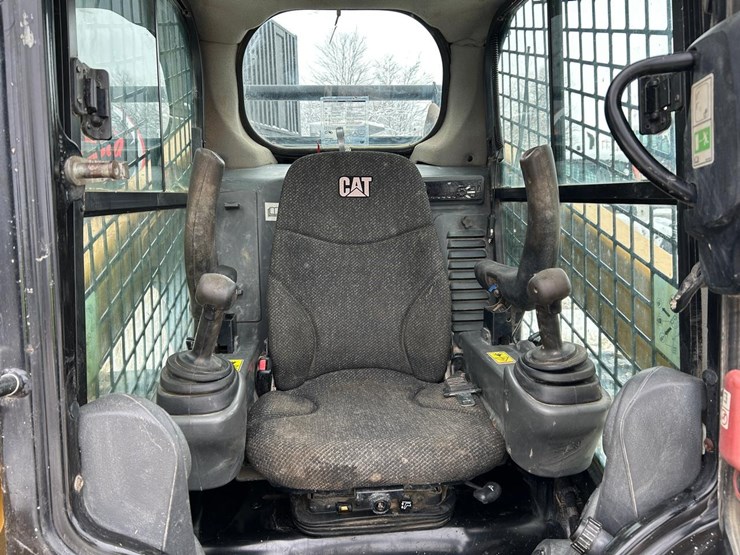 2015-caterpillar-299d-image-19