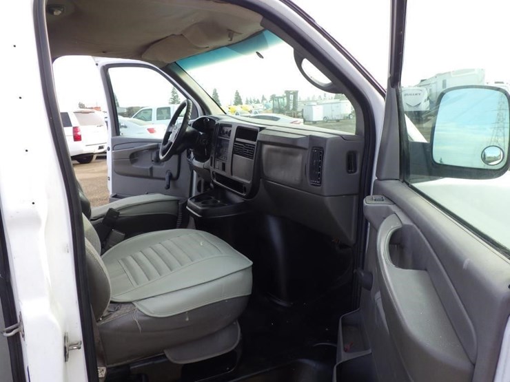 2005-chevrolet-express-2500-image-6