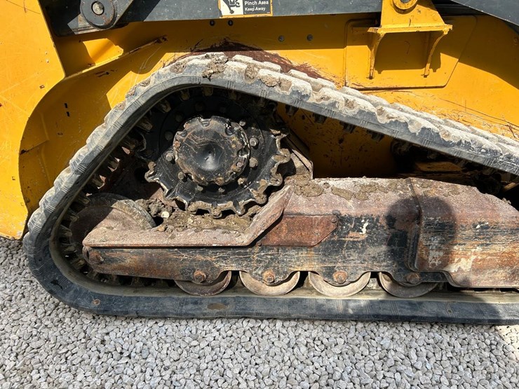 2019-deere-317g-image-14