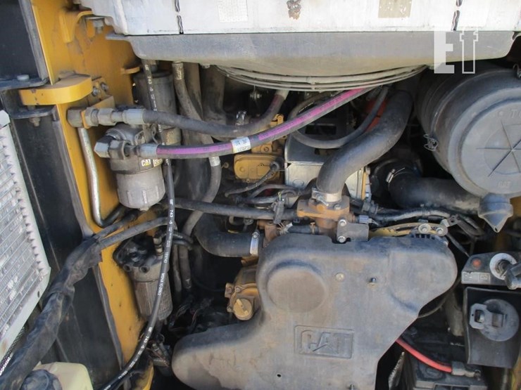 2017-caterpillar-272d2-xhp-image-5