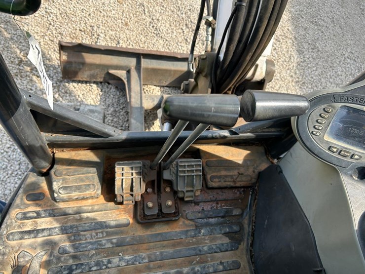 2016-bobcat-e32-image-19