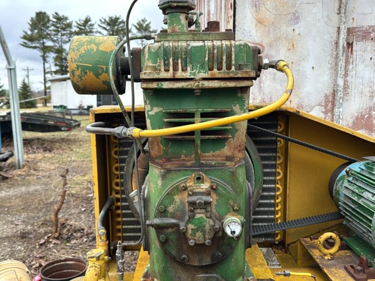 #256-•-stationary-air-compressor-image-7