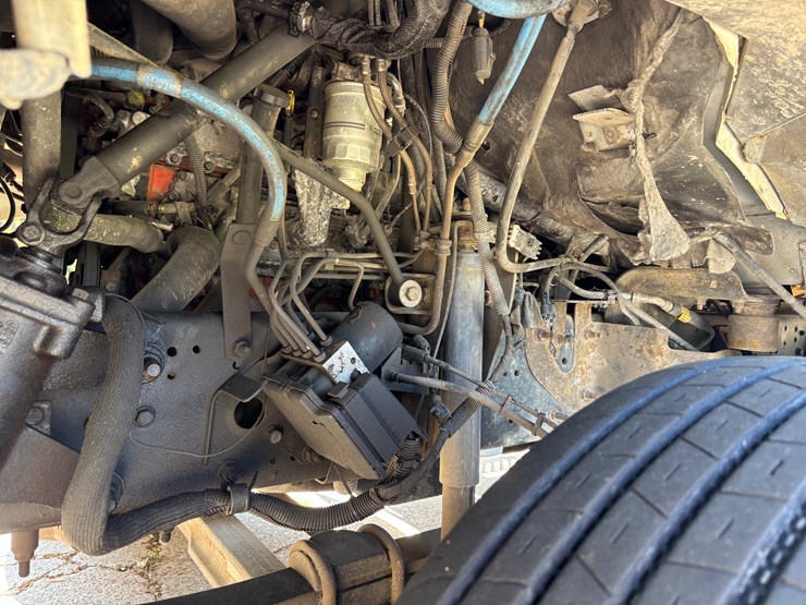 #300-•-2006-gmc-c6500-forestry-chip-truck-image-17